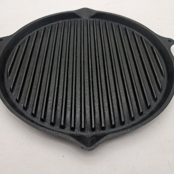 Bhouka Iron Grill or Griddle Made in Canada by Coral - Picture 7 of 11